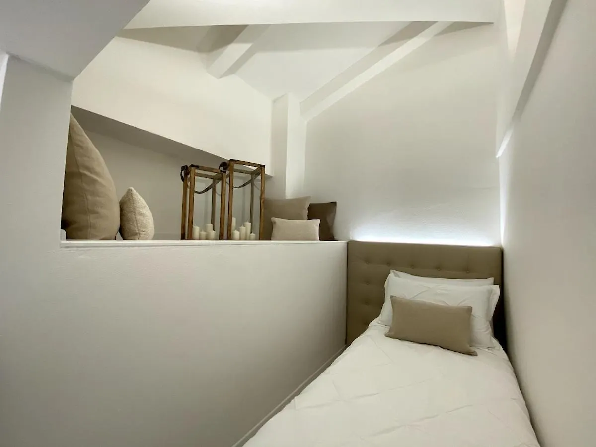 San Vicenzo di GallieraGrenier Blanc2 Elegante Mansarda公寓 意大利
