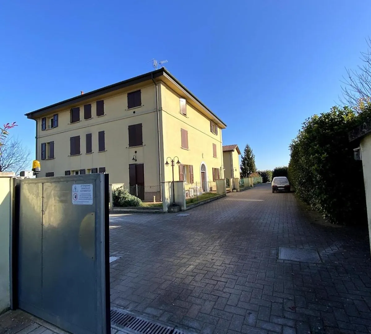 Grenier Blanc2 Elegante Mansarda Apartment San Vicenzo di Galliera Italy
