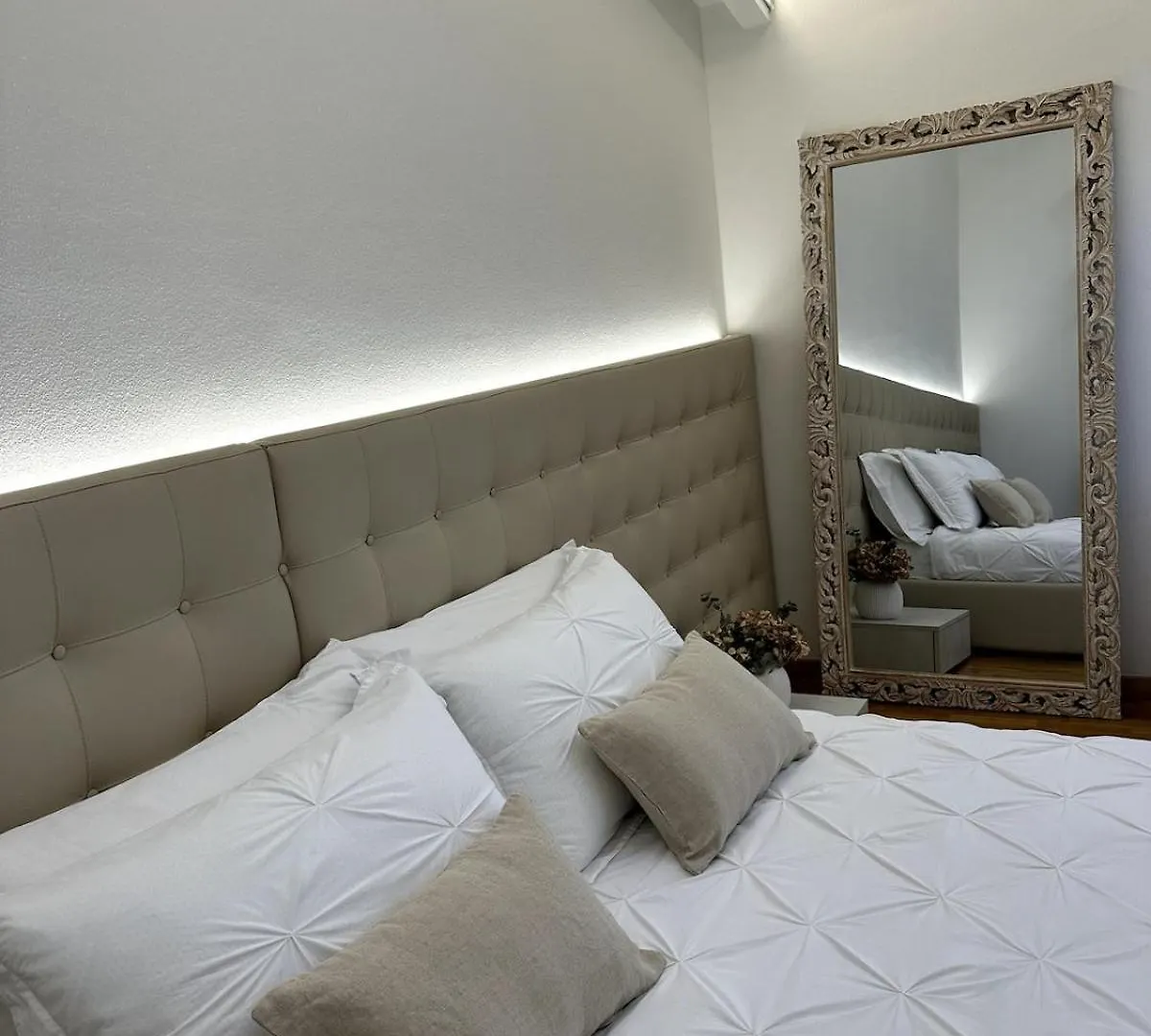 Grenier Blanc2 Elegante Mansarda Apartment San Vicenzo di Galliera
