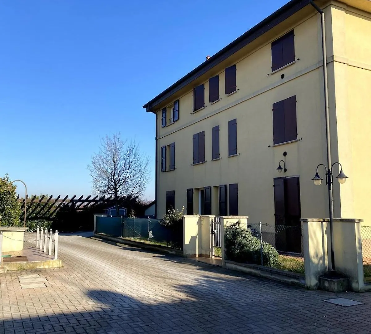Grenier Blanc2 Elegante Mansarda Apartment San Vicenzo di Galliera Italy