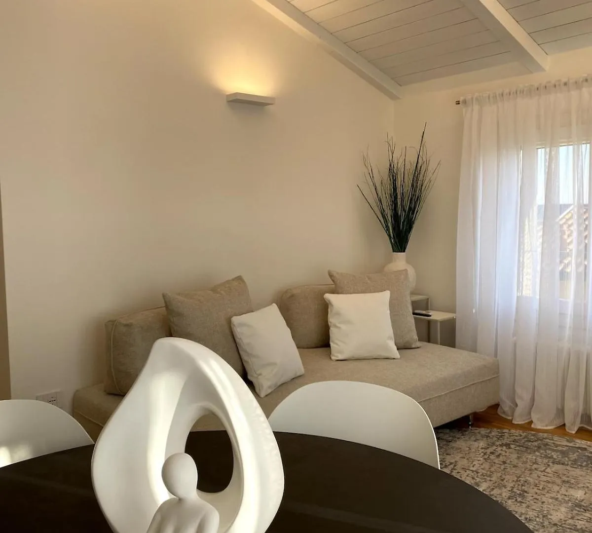 Grenier Blanc2 Elegante Mansarda Apartment San Vicenzo di Galliera