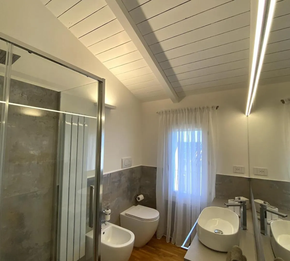 Grenier Blanc2 Elegante Mansarda Apartment San Vicenzo di Galliera