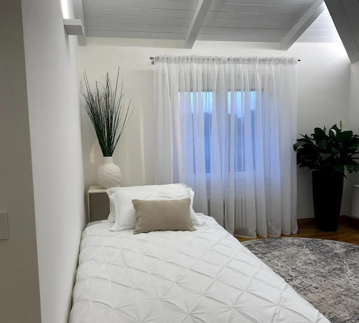 Grenier Blanc2 Elegante Mansarda Apartment San Vicenzo di Galliera