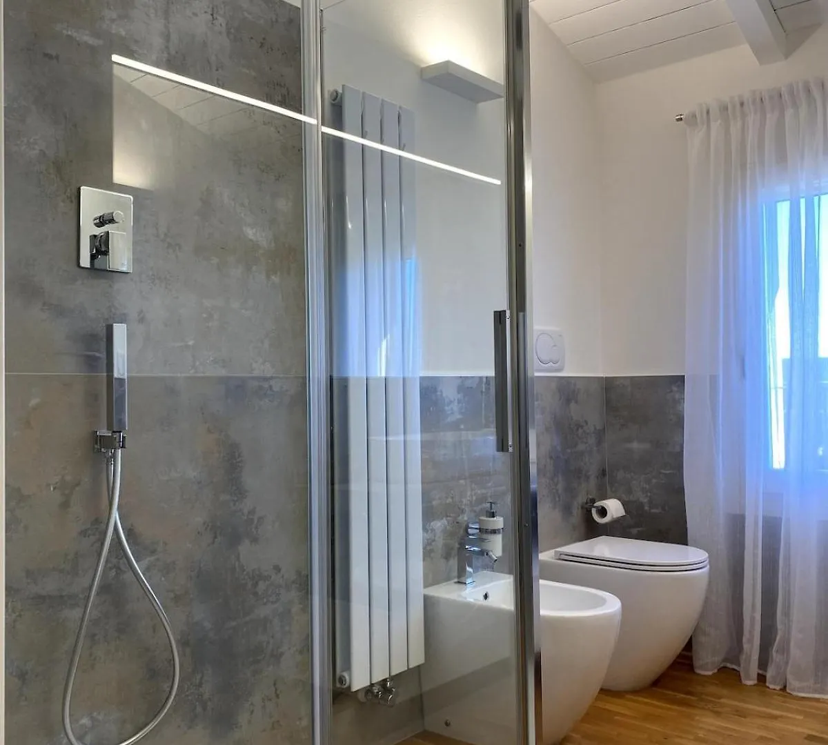 Grenier Blanc2 Elegante Mansarda Apartment San Vicenzo di Galliera