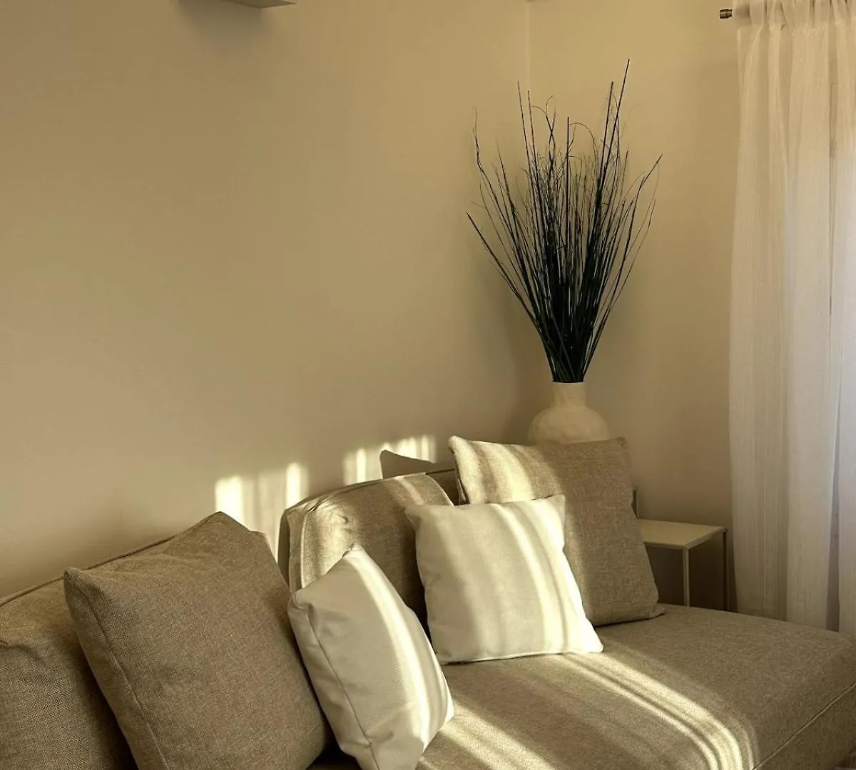 Grenier Blanc2 Elegante Mansarda Apartment San Vicenzo di Galliera Italy