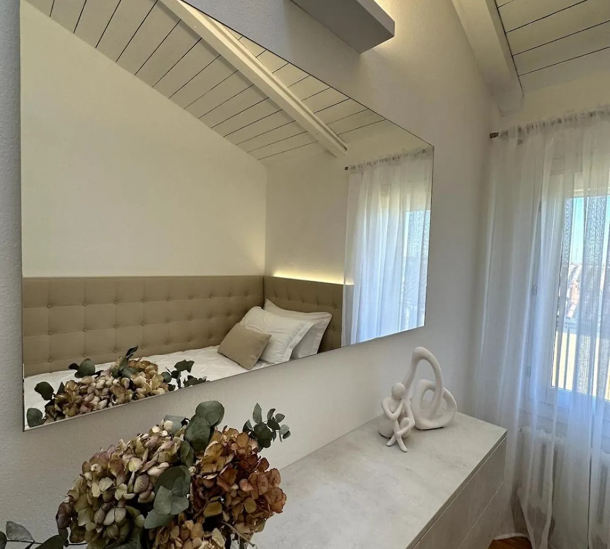 Grenier Blanc2 Elegante Mansarda Apartment San Vicenzo di Galliera 0*,