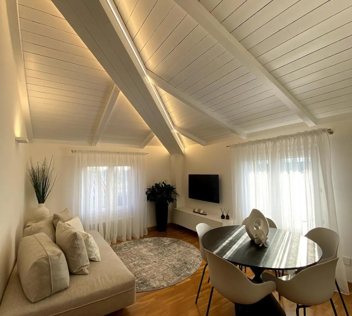 Grenier Blanc2 Elegante Mansarda Apartment San Vicenzo di Galliera