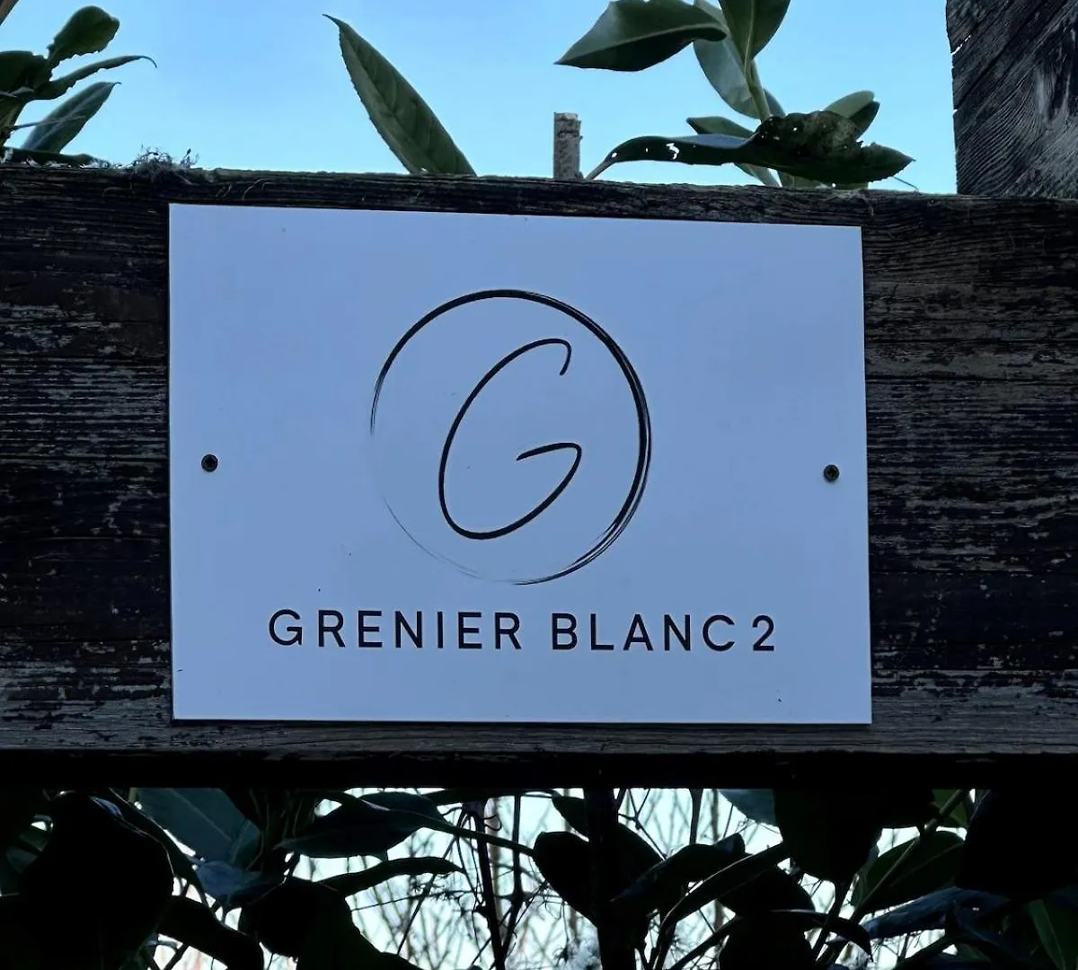 Grenier Blanc2 Elegante Mansarda Apartment San Vicenzo di Galliera Italy